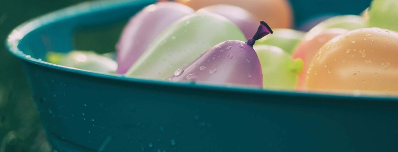 gartenspiele mit wasser im garten mit Wasserballons