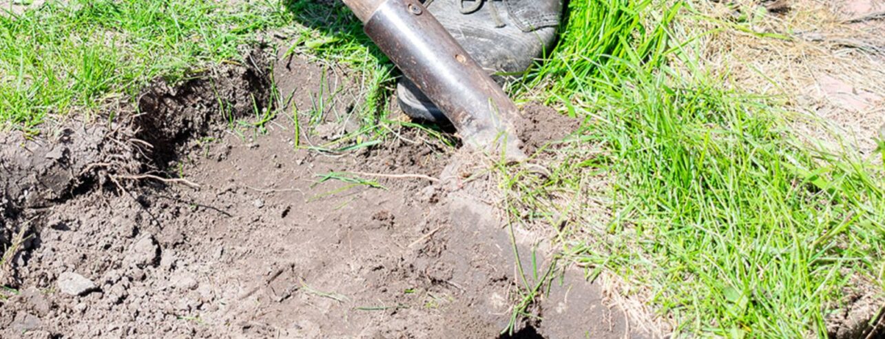 Rasen entfernen geht am schnellsten mit einem Spaten